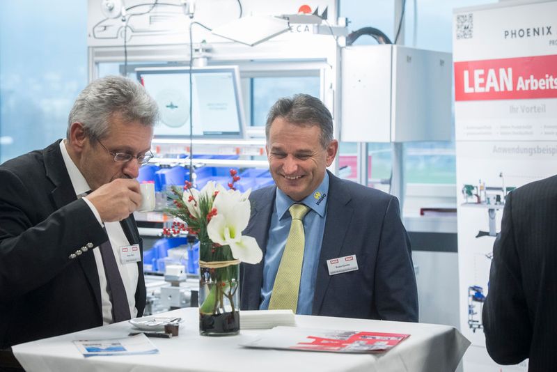 Der Kongress und die Tischmesse im Foyer boten einen angenehmen Rahmen für Gespräche und das Networking. (Thomas Entzeroth)