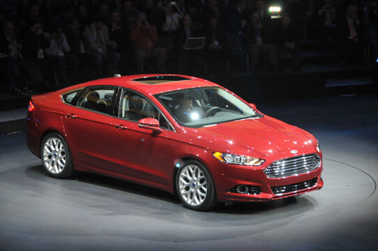Wichtige Premiere für Ford: Die Mittelklasse-Limousine Fusion zeigt bereits, wie der kommende Mondeo aussehen wird. (NAIAS)