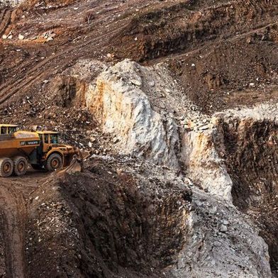 Lithium mining in a quarry in Portugal. Researchers at MIT have developed a low-temperature process for extracting battery-grade lithium from the widely available mineral spodumene. (Image:freely licensed)