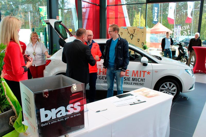 Ein Zugpferg des Eröffnungstags war die Verlosung eines Seat Ibiza Sun im Wert von 15.000 Euro. (Foto: Autohaus Brass)