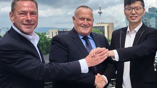 Wegbereiter der Mornsun Power GmbH (v.l.): Bernd Förster (Executive President SE Spezial-Electronic), Rolf Aschhoff (Geschäftsführer Mornsun Power) und Tiger Li (Geschäftsführer Mornsun Power).  (Mornsun Power)