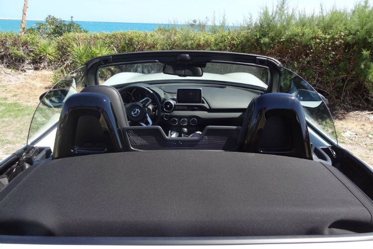 Der Fahrer hat im neuen MX-5 ein großes Sichtfeld in alle Richtungen. (Foto: Mauritz)