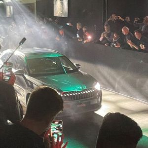 Dann war es soweit: Der Kodiaq kam leise angerollt – dank Hybridantrieb.(Bild:  Grimm – VCG)