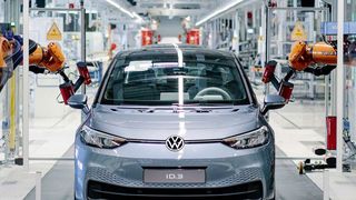 Bei VW stehen die Bänder weiter still. (Bild: Volkswagen)