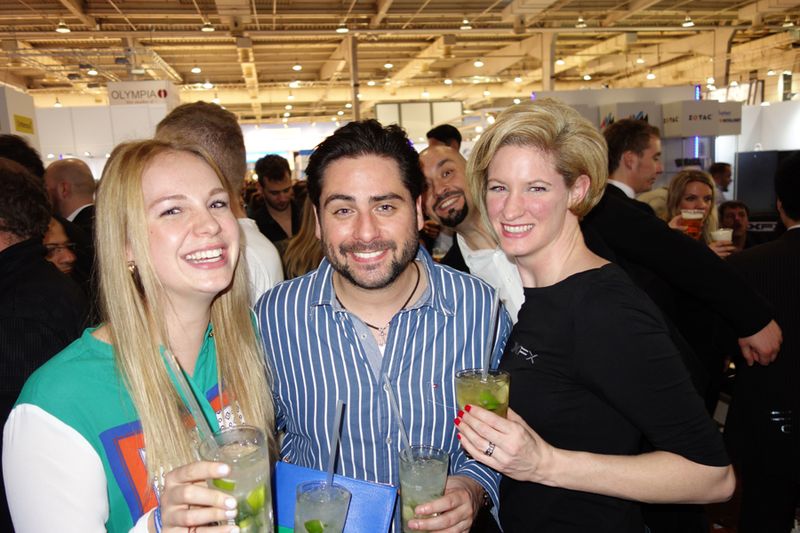 Timo Kusian, Markensturm, mit Nicole Laux, Schenker, und Vera Windeln (r.), XFX (Bild: IT-BUSINESS)