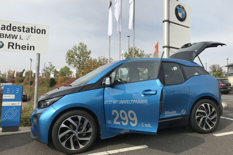 Den BMW-Händlern drücken wir die Daumen, dass sich möglichst viele  E-Auto-Interessenten für eine Probefahrt mit dem neuen i3 anmelden.  (Michel / »kfz-betrieb«)
