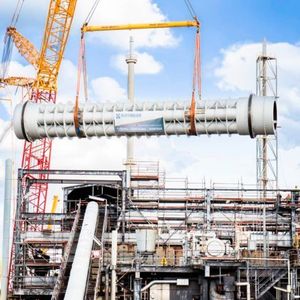 Einbau des neuen Röhrentrockners für die Kalzinierung.