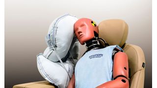 Hyundai will den zentralen Seitenairbag in künftigen Modellen einsetzen. (Hyundai)