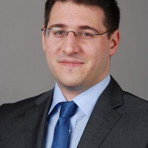 Filippos Tzanetos, wissenschaftlicher Mitarbeiter am Fraunhofer IPT, Aachen: „Am Computer sehen wir uns die lokalen Stellen der Konstruktion mit der größten Nachgiebigkeit im Detail an, um die Ursachen zu ermitteln.“