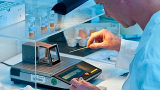 Experten des TÜV Rheinland prüfen raumlufttechnische Anlagen in
Arbeitsstätten. (Bild: TÜV Rheinland)