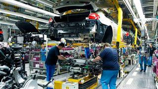 EY hat sich mal angesehen, wie sich der Automobilmarkt im letzten Jahr entwickelt hat. Zu den Verlierern gehören eindeutig die deutschen Autohersteller. Und denen bläst der Wind immer stärker ins Gesicht. Zugelegt haben allein die Player aus den USA und aus Japan, heißt es da. (Bild: U. Bingel)