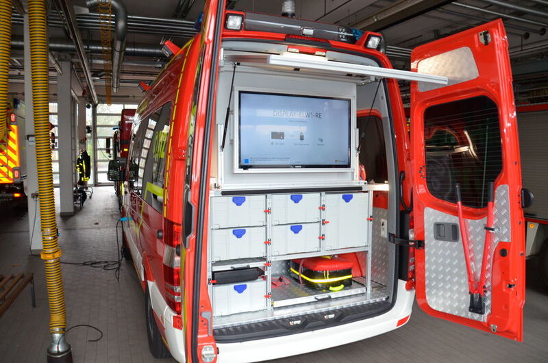 Der neue Einsatzleitwagen koppelt den Rechner im Fahrzeug mit einem Tablet und einem großen Monitor im Heck des Fahrzeugs (Cradlepoint)