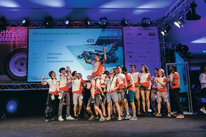 In der Kategorie Formula Student Driverless (autonom fahrende Rennfahrzeuge) stand das Team „AMZ Driverless“ der ETH Zürich auf dem Siegertreppchen.  (FSG/Shidhartha)