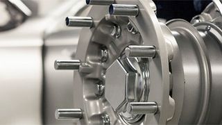 Umsatzrekorde, Innovationsstärke, Akquisitionen – das Top-100-Ranking der globalen Zulieferer von Berylls zeigt, dass die Zulieferer-Elite die Muskeln spielen lässt. Ganz vorn sind deutsche Unternehmen das Maß aller Dinge. (Stefan Bausewein)