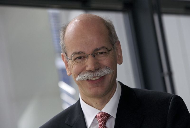Dr. Dieter Zetsche bleibt bis 2013 Vorsitzender des Vorstands Daimler AG und Leiter Mercedes-Benz Cars. (Archiv: Vogel Business Media)