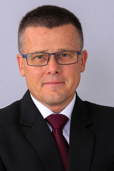 Markus Schädlich ist ab dem 1. Juli 2018 neues Vorstandsmitglied bei Stabilus. Der 49-Jährige  verantwortet beim Zulieferer für Gasfedern, Dämpfer und elektromechanischen Antrieben künftig die Region Asien. Davor war Schädlich bei Jost, einem Zulieferer für Nutzfahrzeuge, ebenfalls für den asiatischen Markt verantwortlich. Seine Karriere begann Schädlich 1995 bei Webasto, wo er 1998 den Bereich Thermosysteme in Japan und Korea aufgebaut hat und von dort aus zu Jost wechselte. (Stabilus)