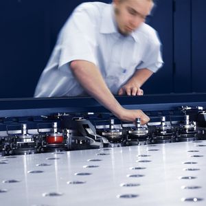 Die Beschäftigten in den ostdeutschen Maschinenbaubetrieben haben gut zu tun, die Unternehmen sind optimistisch.