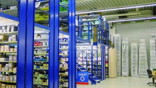Als individuell zugeschnittene Lagerlösung für den industriellen Handel errichtete Schulte Lagertechnik eine zweigeschossige Fachbodenregalanlage mit über 10 000 Lagerplätzen. Bild: Schulte Lagertechnik (Archiv: Vogel Business Media)