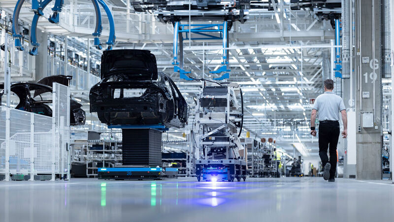 Flexibel, digital, effizient und nachhaltig: Mercedes-Benz hat seine „Factory 56“ eröffnet, eine vollvernetzte, digitale Fahrzeugproduktion. (Mercedes-Benz)