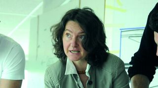 Anja Bracht: „Ich glaube, es wird zum Beispiel bei den Sitzen Revolutionen geben. Da wird nicht mehr alles zugepolstert und noch eine dicke Plastikschale dahintergesetzt, sondern es wird offener gearbeitet wie im Funktions- und Sportbereich.“ (Anja Bracht)