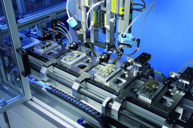 Bild 2: In einer Schraubstation mit längerer Prozessdauer wird durch Verdoppelung der Schrauberanzahl und einen zusätzlichen Schnelleinzug die Taktfrequenz der Montagelinie erreicht. (Archiv: Vogel Business Media)