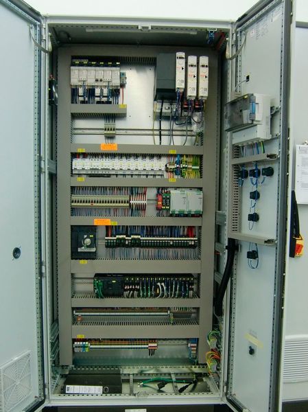 Schneider Electric liefert seinem Partner für dessen Kleinkraftwerke komplette Automatisierungslösungen inklusive E-CAD, Schaltschrankbau, Dokumentation und weltweiter Ersatzteil-Logistik aus einer Hand. (Schneider Electric)