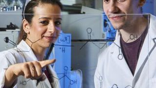 Klebstoffe aus biobasierten Polymeren sollen dafür sorgen, dass sich geklebte Materialien am Ende ihrer Nutzung wieder trennen und recyceln lassen. (Thomas Häntzschel / nordlicht)