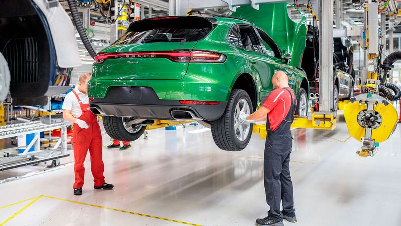 Produktion des aktuellen Macan. Der neue Macan ist für Ende 2023 avisiert – erstmals mit Elektroantrieb. (Bild: Porsche AG / Marco Prosch)