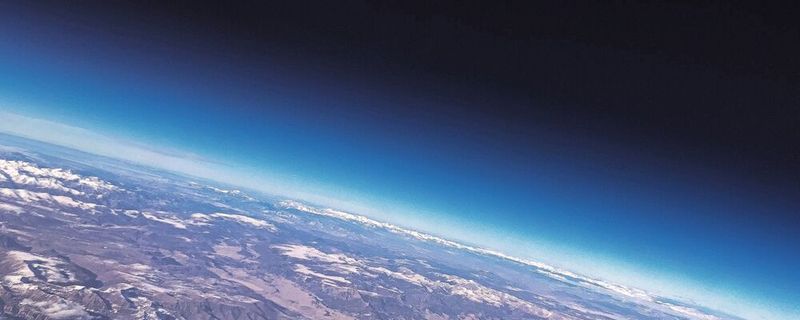 SF6 reichert sich in der Atmosphäre an und ist sehr klimaschädlich. (Symbolbild)(Bild:  frei lizenziert, ActionVance / Unsplash)