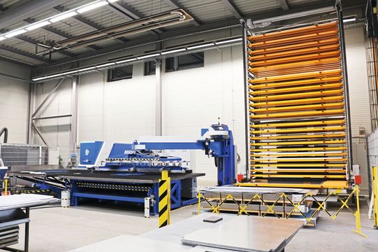 Bei der Automatisierung von Stanz- und Kombimaschinen setzt Boschert auf abgestimmte Be- und Entladekonzepte.(Bild:  Boschert GmbH & Co. KG)