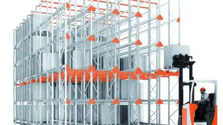 Bild 1: Mit dem Still-Pallet-Shuttle werden eine wesentliche Optimierung der Lagerraumnutzung sowie eine Erhöhung von Palettenumschlag und Durchsatzleistungen im Kanallager erreicht. (Bild: Still)