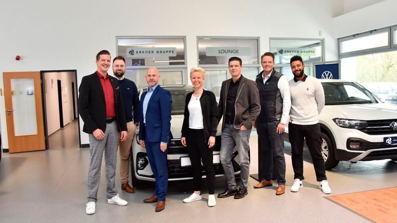 Das junge Team der Erkner-Gruppe setzt alles daran, die Kunden digital über eine individuelle Ansprache zu erreichen, um sie dann im Autohaus über eine hohe Kompetenz und eine Wohlfühlatmosphäre zu begeistern. (Bild: Simon – VCG)