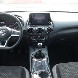 Innen wirkt der Nissan Juke weniger exzentrisch, aber dennoch schick.(Bild:  Dominsky/»kfz-betrieb«)