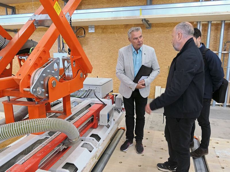 Beat Meili, Geschäftsführer der Sigmatek Schweiz AG im Gespräch mit Michel Alder. (Bild: Lion Communication)