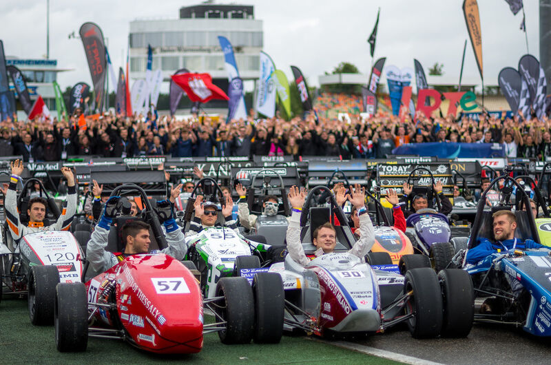 Bereits seit 10 Jahren kämpfen Studententeams aus aller Welt am Hockenheimring bei Formula Student Germany mit ihren selbstkonstruierten Rennboliden um den Sieg. (Formula Student Germany/ Grams)