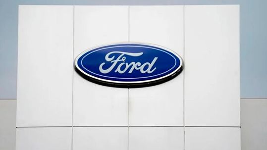 Die US-amerikanische Mutter des deutschen Ford-Standorts in Köln will dem angeschlagenen Autobauer zwar massiv unter die Arme greifen, aber dafür auch stärker mit weiteren Problemen in Ruhe gelassen werden ...(Bild:  Ford)