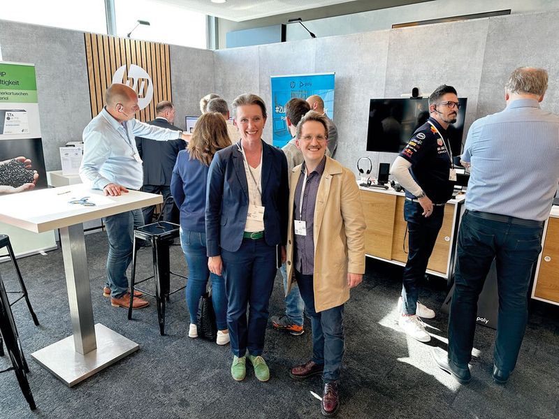 Für Sabine Reinhard und Maximilian Kress-Hufeisen (HP) ist das Thema „Nachhaltigkeit“ sehr wichtig. (Bild: Vogel IT-Medien GmbH)