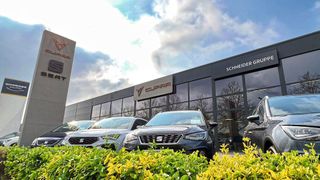 Die Schneider-Gruppe hat in Chemnitz in einem vor einem halben Jahr gekauften Immobilie einen großen Seat- und Cupra-Showroom eröffnet. (Bild: Seat/Schneider-Gruppe)