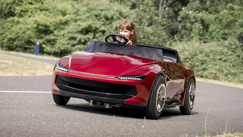 Das E-Mobil verzichtet auf Spielzeug-Allüren. (Bild: Young Driver)