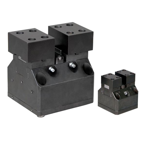 Der neue, besonders kompakte Zentrischspanner „Power Clamp“, den Roemheld auf der AMB vorführt, ist vor allem für enge Arbeitsräume geschaffen. Er erreicht eine Spannkraft von 20 Kilonewton. (Bild: Roemheld)