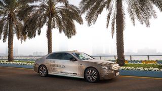Ab dem Jahr 2026 sollen in Abu Dhabi S-Klassen als Robotaxis fahren. (Bild: Mercedes-Benz)