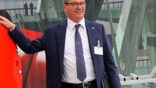 CEO Fausto Carboni ist der strategische Kopf bei Bonfiglioli und zuständig für neue Geschäftsentwicklungen. Hier posiert er im neu gebauten Produktionswerk in Hattingen. Nach der Übernahme von O&K Antriebstechnik hatten die Antriebsspezialisten aus Bologna dort in den vergangene Monaten rund 24 Millionen Euro investiert. (Karin Pfeiffer/elektrotechnik)