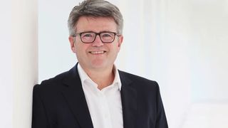 Die erste Gesprächsrunde zwischen IG Metall und VW ist nach drei Stunden ergebnislos in Hannover ausgelaufen. Arne Meiswinkel vertritt dabei Volkswagen: „Wir müssen sparen. Mehr Lohn geht da nicht – eher im Gegenteil. Was die Gewerkschaft fordert, ist deshalb utopisch.“ (Bild: Volkswagen)