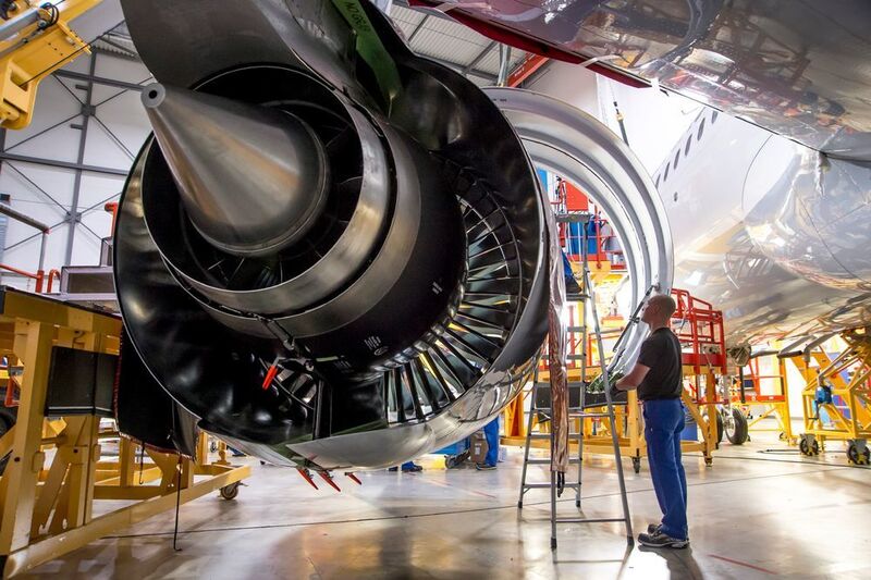 Beschichtungen sind für die Luftfahrtbranche wichtig – zum Schutz der Komponenten und zur Bearbeitung der Werkstoffe. (Airbus)