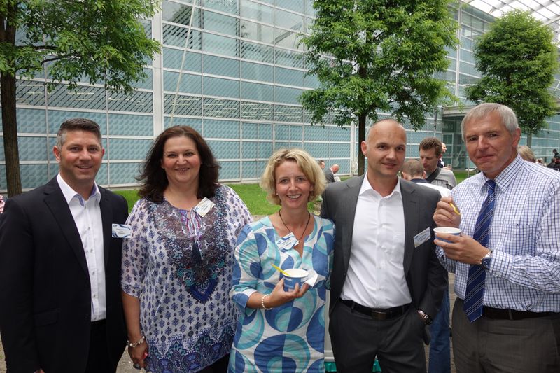 (v. l.) Torsten Dieterich, Microsoft, Lilli Kos und Stephanie Steen, IT-BUSINESS, Michael Vorberger, LG, und Moderator des Tages Damian Sicking (Bild: IT-BUSINESS)