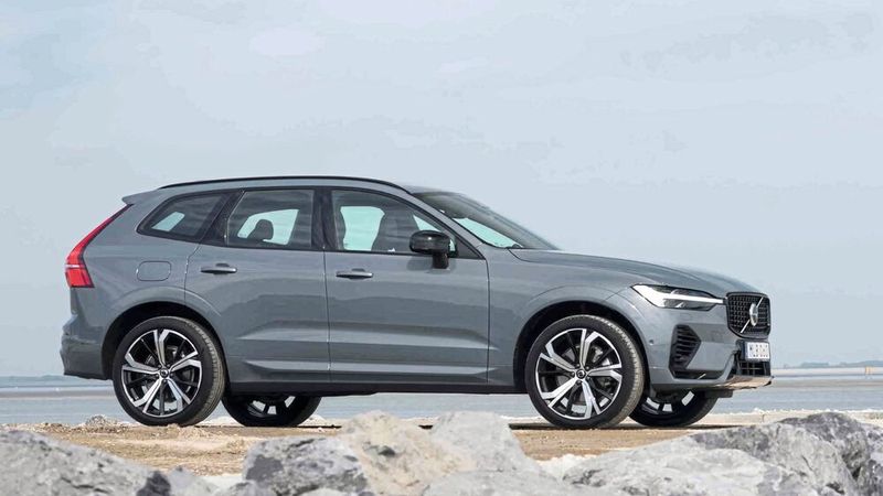 Platz eins der Fahrzeuge mit Plug-in-Hybrid (PHEV) im Oktober 2025: Volvo XC 60, 1.751 Neuzulassungen. (Bild: Volvo)