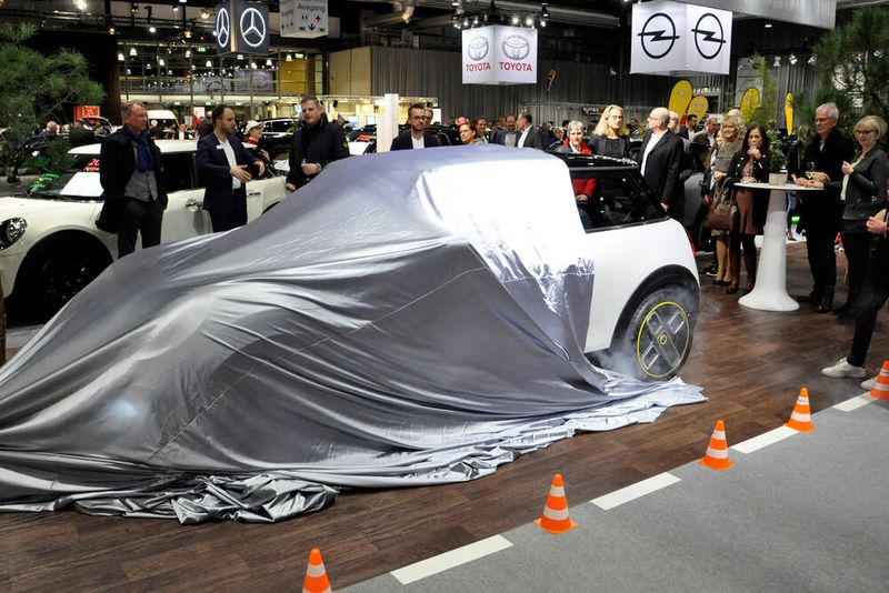 Das Autohaus Märtin nutzte die Messe sogar für eine lokale Premiere.  (Bild: Wehner/»kfz-betrieb«)