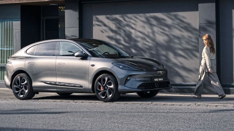 Die Limousine IM 5 streckt sich auf 4,93 Meter uns ist in drei Leistungs-Akku-Varianten erhältlich. (Bild: MG Motor)