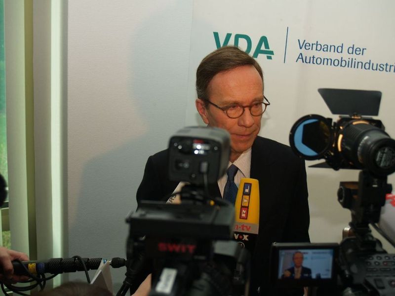 Reges Medieninteresse an der Meinung Wissmanns auch nach der offiziellen Fragerunde. (Archiv: Vogel Business Media)