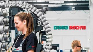 So kann es auch in der Montage stets weitergehen! DMG Mori hat auch in diesem Jahr wieder seine Top-Lieferanten geehrt. Die Pre-EMO-Show bei Deckel Maho in Pfronten war der Schauplatz des Events, das teils virtuell, teils live veranstaltet wurde. (DMG Mori)